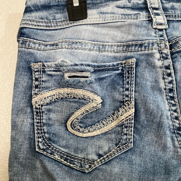 Silver Suki Distressed Mid Capri Jeans - Picture 7 of 11